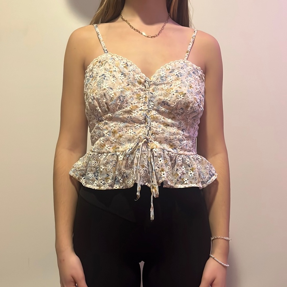 New with tags super cute floral crop top tank